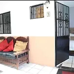 09 Habitacion Independiente En Zona Romantica A Solo 3 Cuadras De La Playa